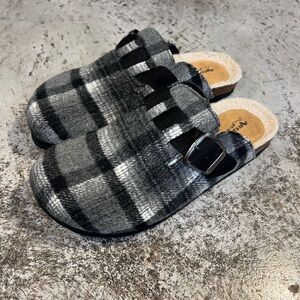 Y2K Gray and Black Plaid Clogs Felt NWOT Women’s 7 Whimsigoth Faux Fur Arizona